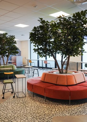 Photo d’une salle de détente du campus de Lyon de l’école de commerce INSEEC